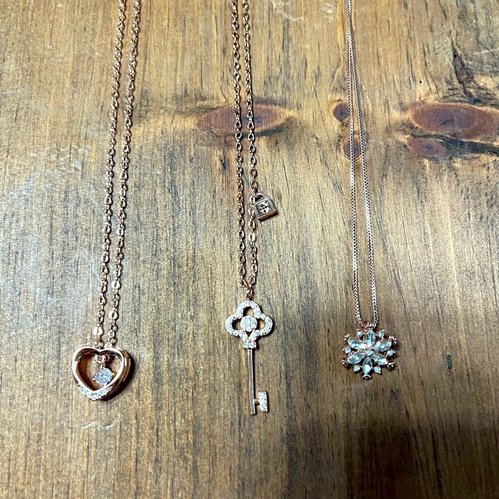 Rose gold plated necklaces (3)